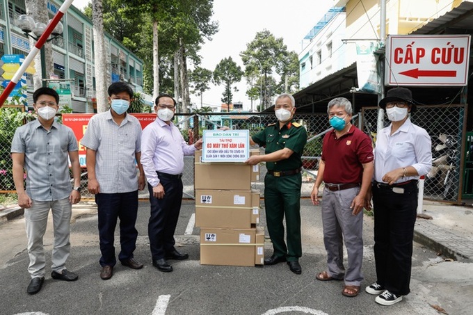 Dantri/Dtinews readers help bring more ventilators to hospitals - 1