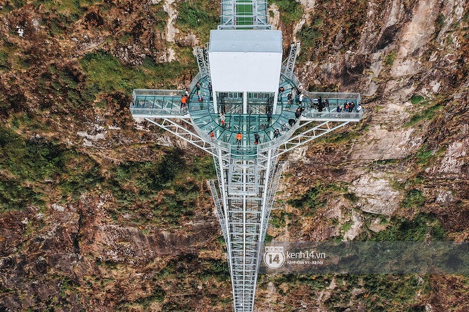 Highest glass bridge opens near Sapa - 1