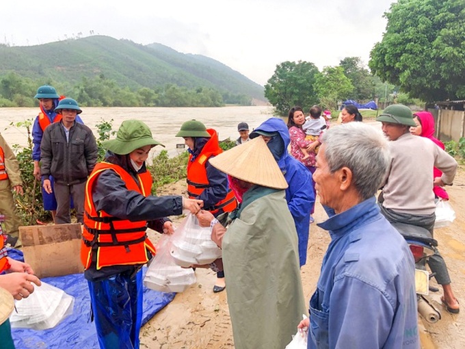 Hundreds of charity groups support Quang Binh flood victims - 5 Hundreds of charity groups support Quang Binh flood victims - 5