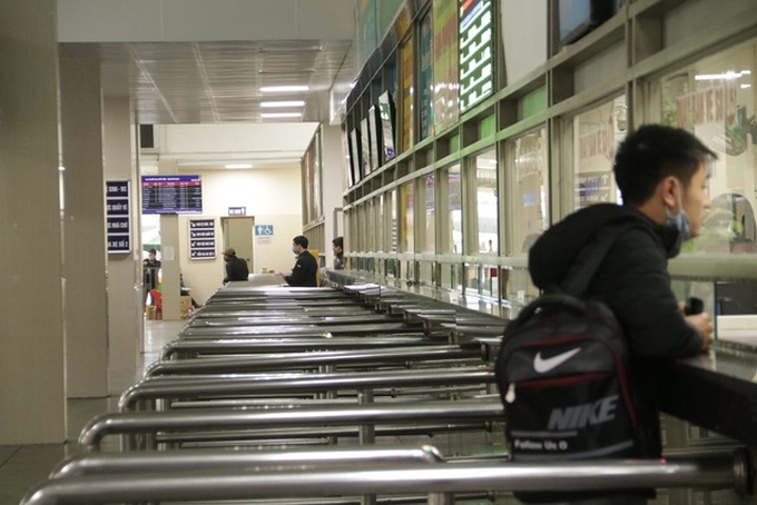 Hanoi bus stations deserted due to Coronavirus - 5