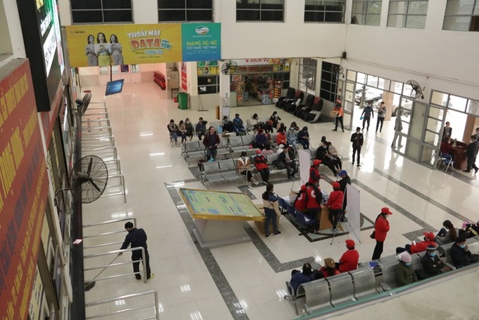 Hanoi bus stations deserted due to Coronavirus - 6