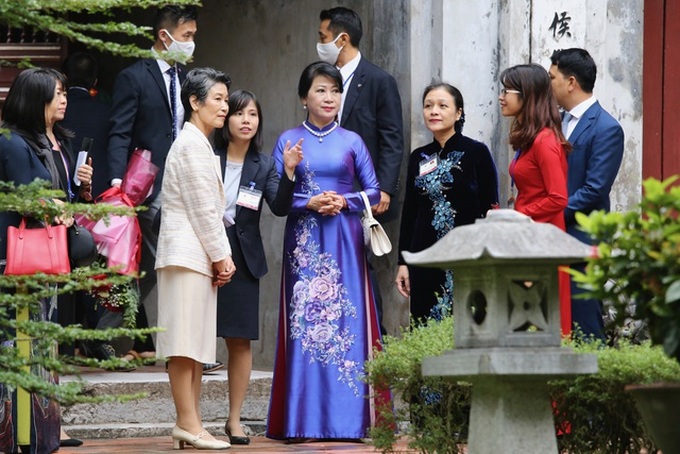Japanese Prime Minister’s spouse visit Temple of Literature - 3 Japanese Prime Minister’s spouse visit Temple of Literature - 3
