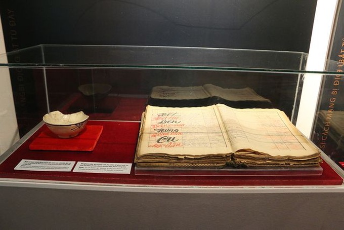 Hanoi exhibition highlights revolutionary prisoners - 13 Hanoi exhibition highlights revolutionary prisoners - 13