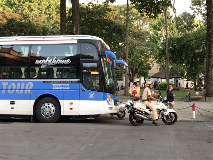 HCM City tightens control over illegal city centre parking - 1