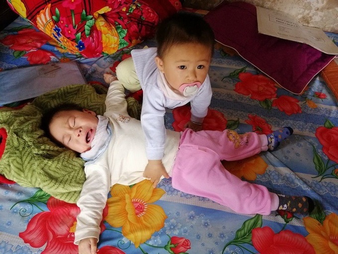 Readers donate VND109m to ill little boy - 1