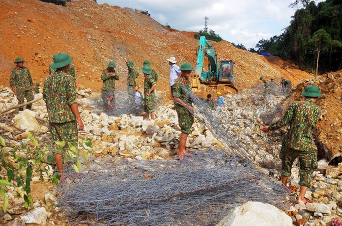 Search for Rao Trang 3 landslide victims continues - 2