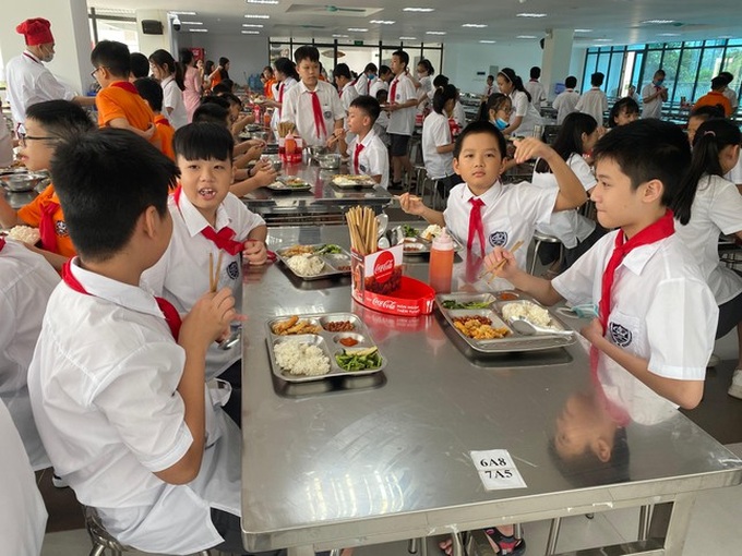 Hanoi schools see surge in returning students - 1 Hanoi schools see surge in returning students - 1