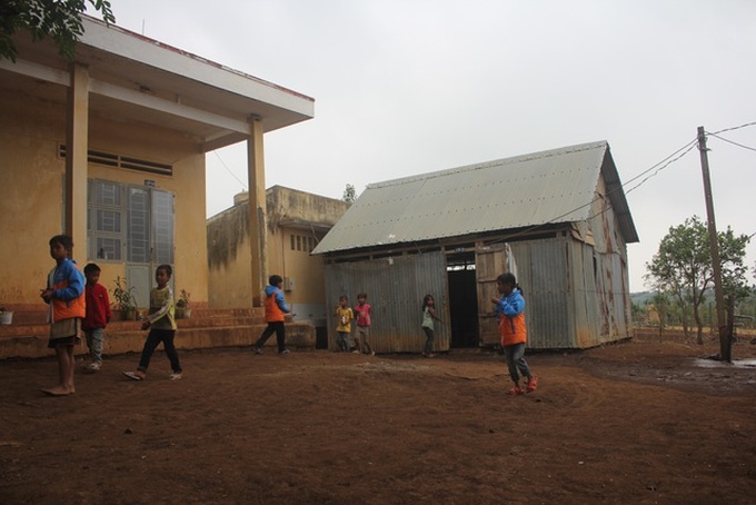 Mountainous students in Gia Lai struggling with challenges - 2