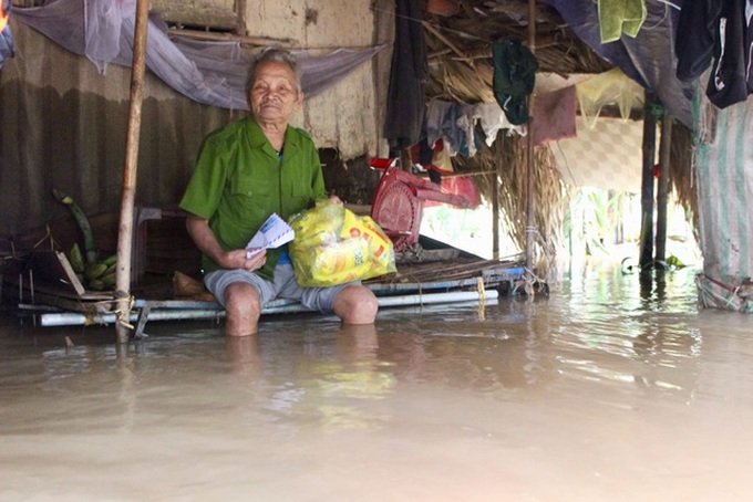 Mud and tears following floods in central region of Vietnam - 2