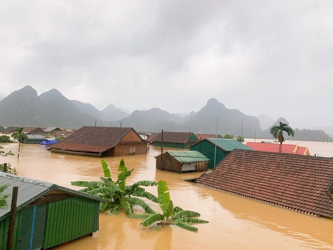 Flood waters submerge villages in central region - 4