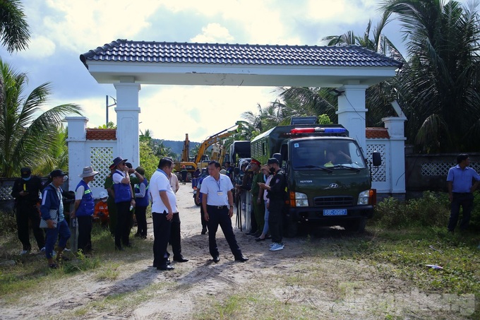 Phu Quoc demolishes 14 more illegally-built villas - 1