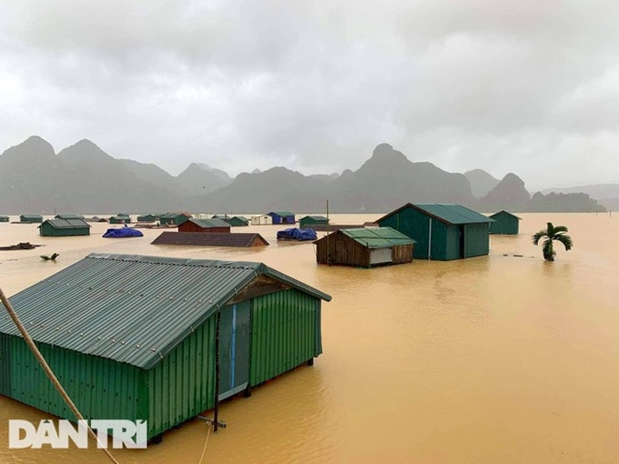 Readers help build floating houses in flood-prone areas - 5 Readers help build floating houses in flood-prone areas - 5