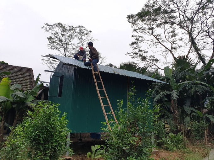 Readers help build floating houses in flood-prone areas - 2 Readers help build floating houses in flood-prone areas - 2