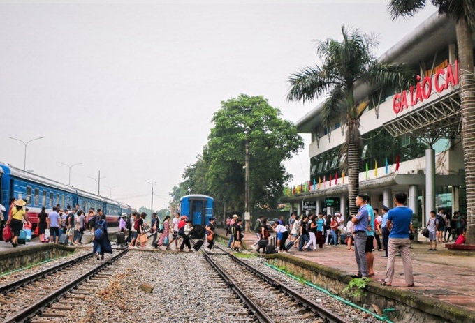 More trains for Hanoi-Lao Cai route during Tet Holiday - 1