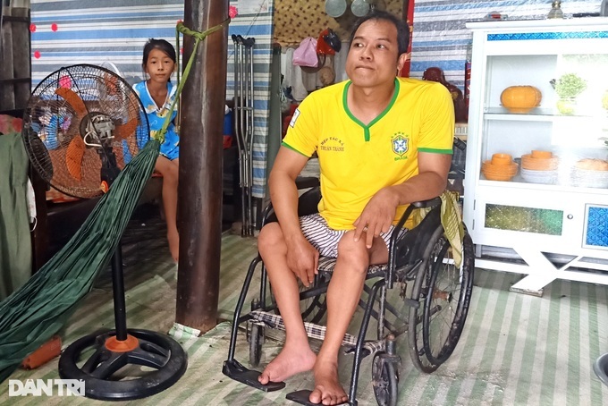 Girl caring for disabled father needs help - 1