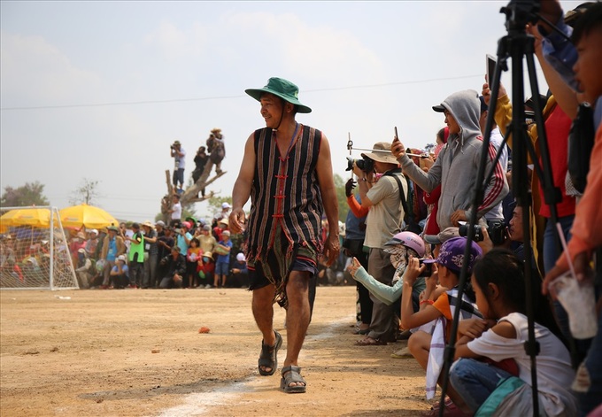 Elephants join football match at Buon Ma Thuot Coffee Festival - 7 Elephants join football match at Buon Ma Thuot Coffee Festival - 7