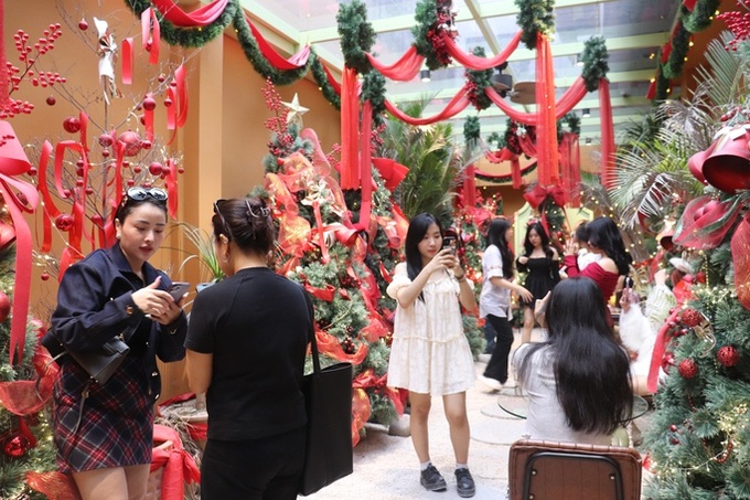Christmas atmosphere arrives in HCM City - 4 Christmas atmosphere arrives in HCM City - 4