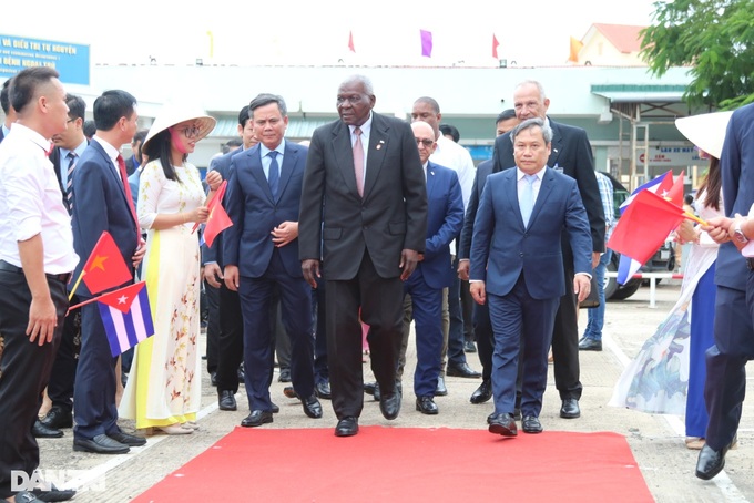 Cuban NA leader visits Vietnam-Cuba friendship hospital - 1