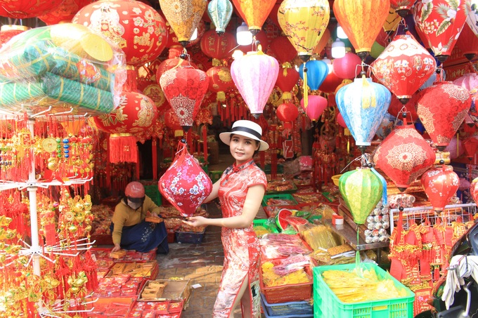 HCM City street full of colourful decorative items - 6