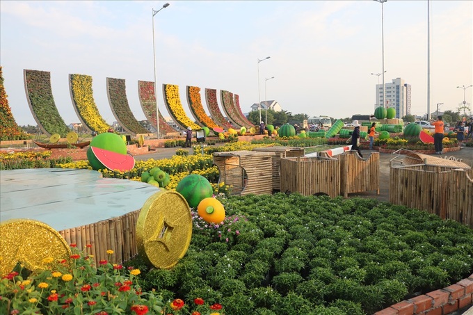 My Tho prepares Tet flower street - 5