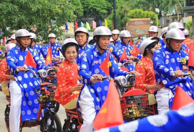 100 couples join group wedding in HCM City - 4