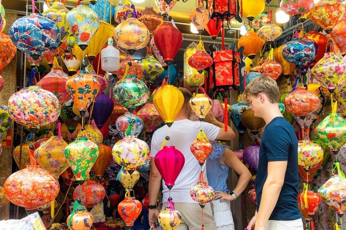 Hanoi street bustles as Mid-Autumn festival nears - 7