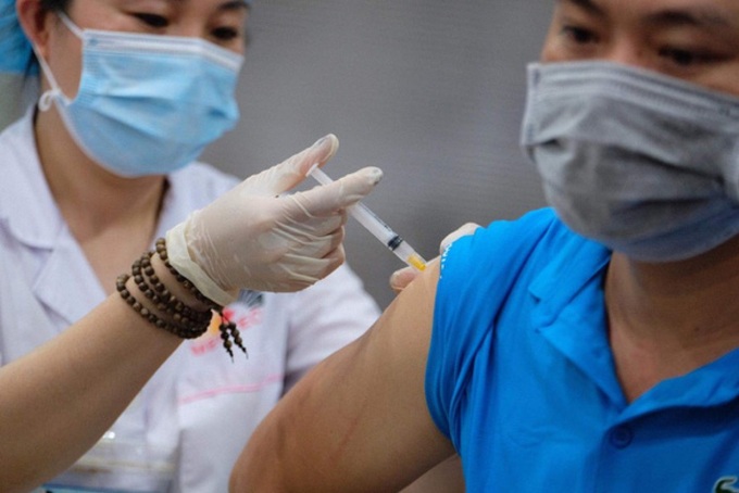 Vietnam to receive 54 million doses of Covid-19 vaccine in October - 1
