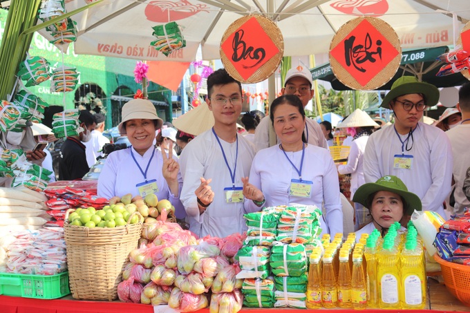 HCM City market uses leaves instead of money - 2