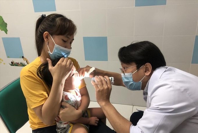 Hot weather in HCM City sickens more people - 1