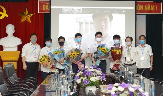 Six Vietnamese students compete in Int’l Mathematical Olympiad - 1