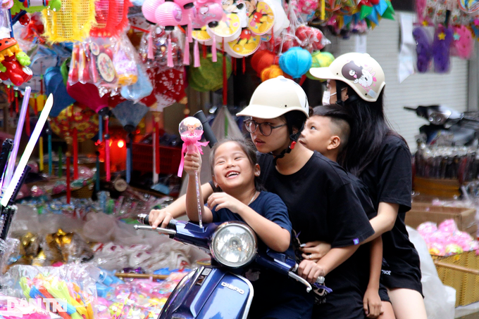 Hang Ma Street gears up for Mid-Autumn festival - 9