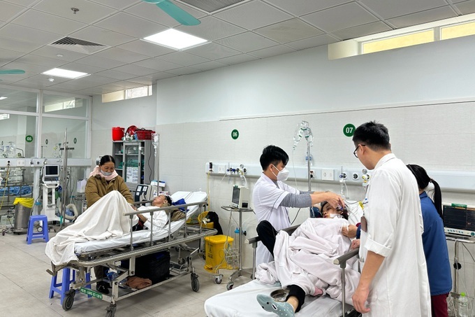 Vietnamese hospitals continue struggling with medical supply shortage - 1