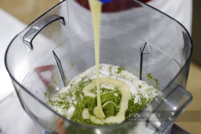 Man makes Hanoi landmark ice creams - 4 Man makes Hanoi landmark ice creams - 4