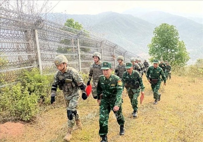 Border guards of Vietnam, China hold joint patrol - 1