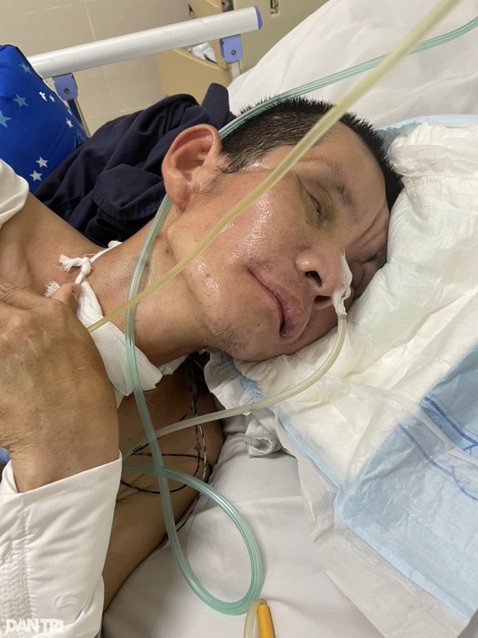 Man receives VND200 million in donations to treat serious injuries - 1