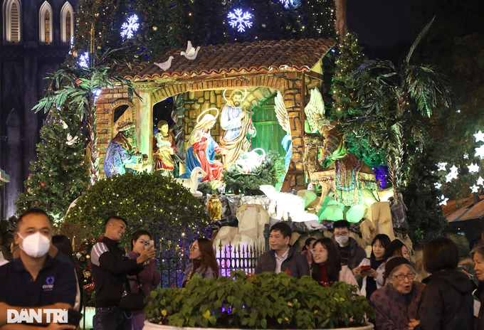 Hanoi churches prepare for Christmas - 5