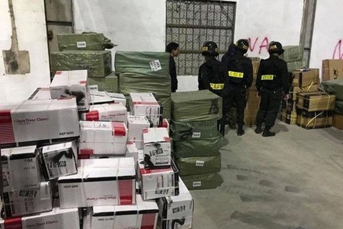 Quang Ninh customs officials suspended over smuggling case - 1 Quang Ninh customs officials suspended over smuggling case - 1