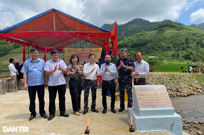 New Dantri Bridge opens in Yen Bai - 1