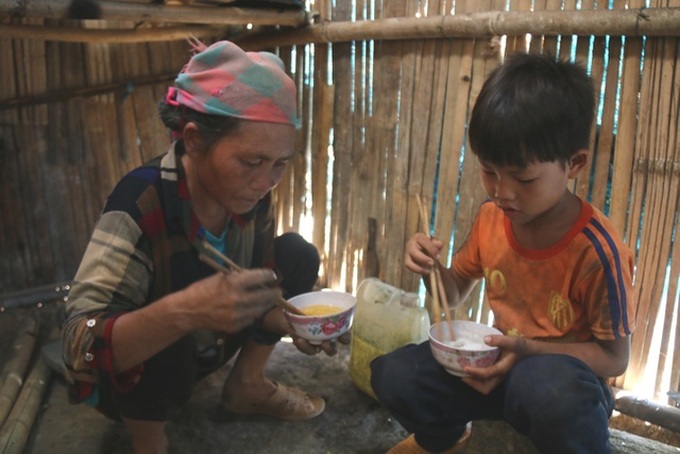 Grandmother calls for help to raise grandson - 1 Grandmother calls for help to raise grandson - 1