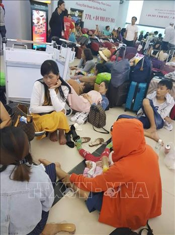 Phu Quoc airport re-opened following closure due to floods - 1