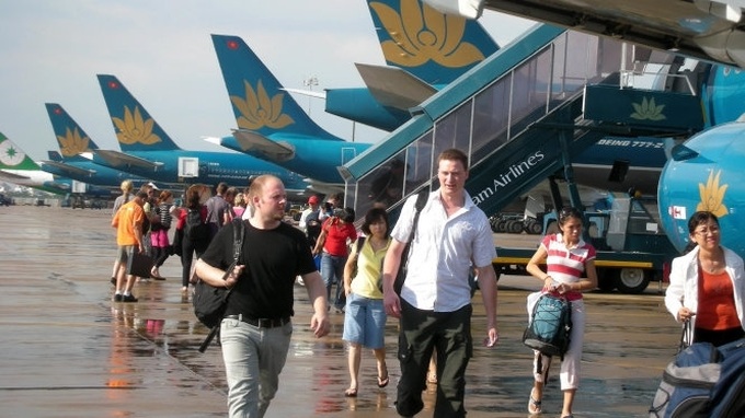 First foreign tourists return to Vietnam after two years - 1
