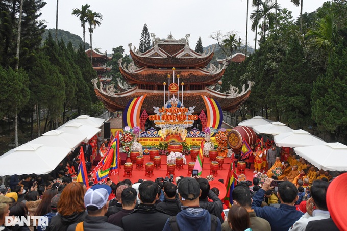 Hanoi longest spring festival opens - 1