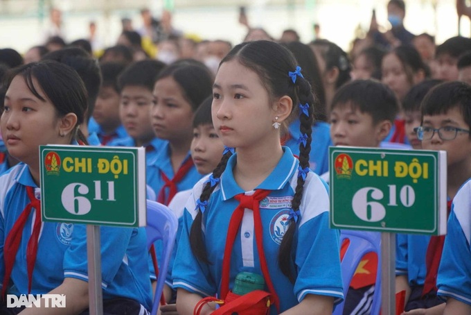 23 million Vietnamese students start new school year - 7