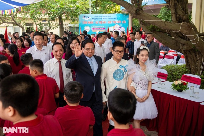 23 million Vietnamese students start new school year - 1