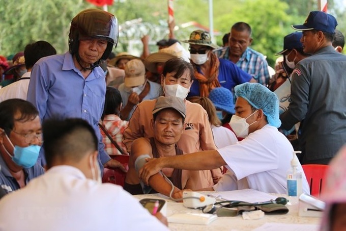 500 Cambodian residents, those of Vietnamese origin in Cambodia get free health check-ups, gifts - 1