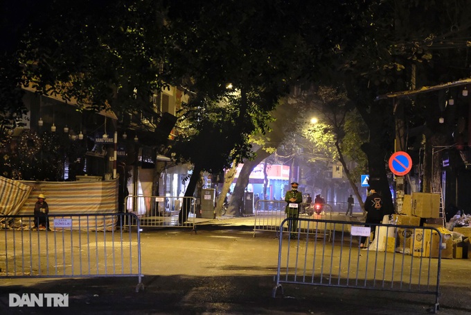 Muted Christmas in Hanoi - 3 Muted Christmas in Hanoi - 3