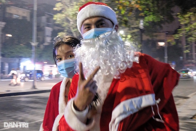 Muted Christmas in Hanoi - 5 Muted Christmas in Hanoi - 5