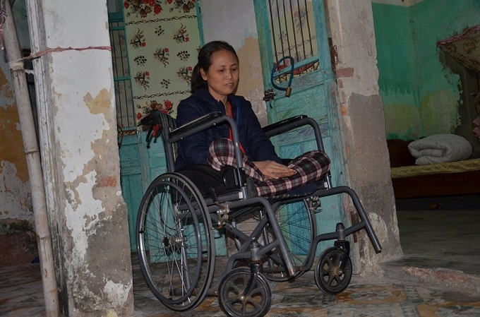 Disabled woman struggles to take care of ill mother - 1 Disabled woman struggles to take care of ill mother - 1