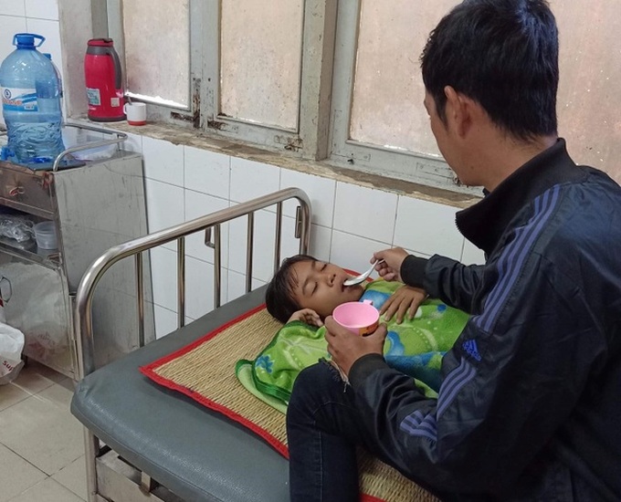 Family in desperate need of help to treat two ill children - 2 Family in desperate need of help to treat two ill children - 2