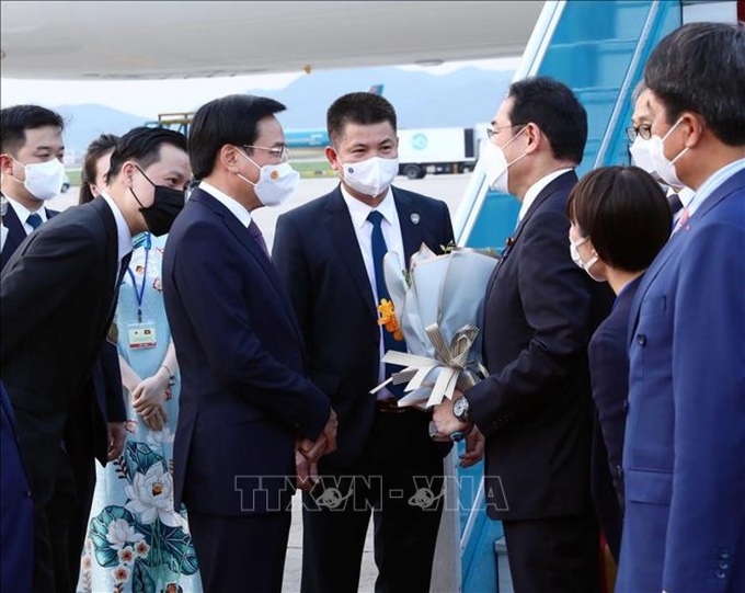 Japanese PM Fumio Kishida begins Vietnam visit - 1